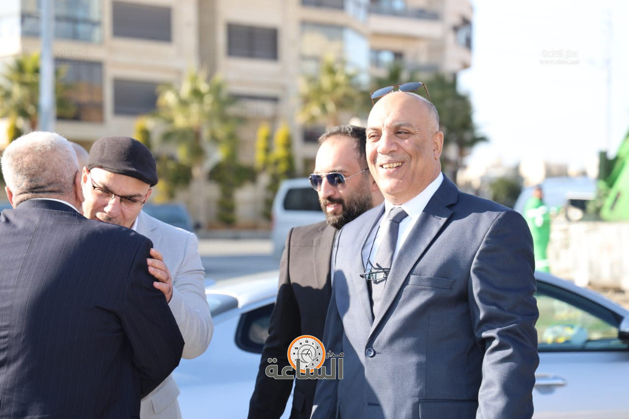 Madar Al-Saa Images 0.7314339850993123