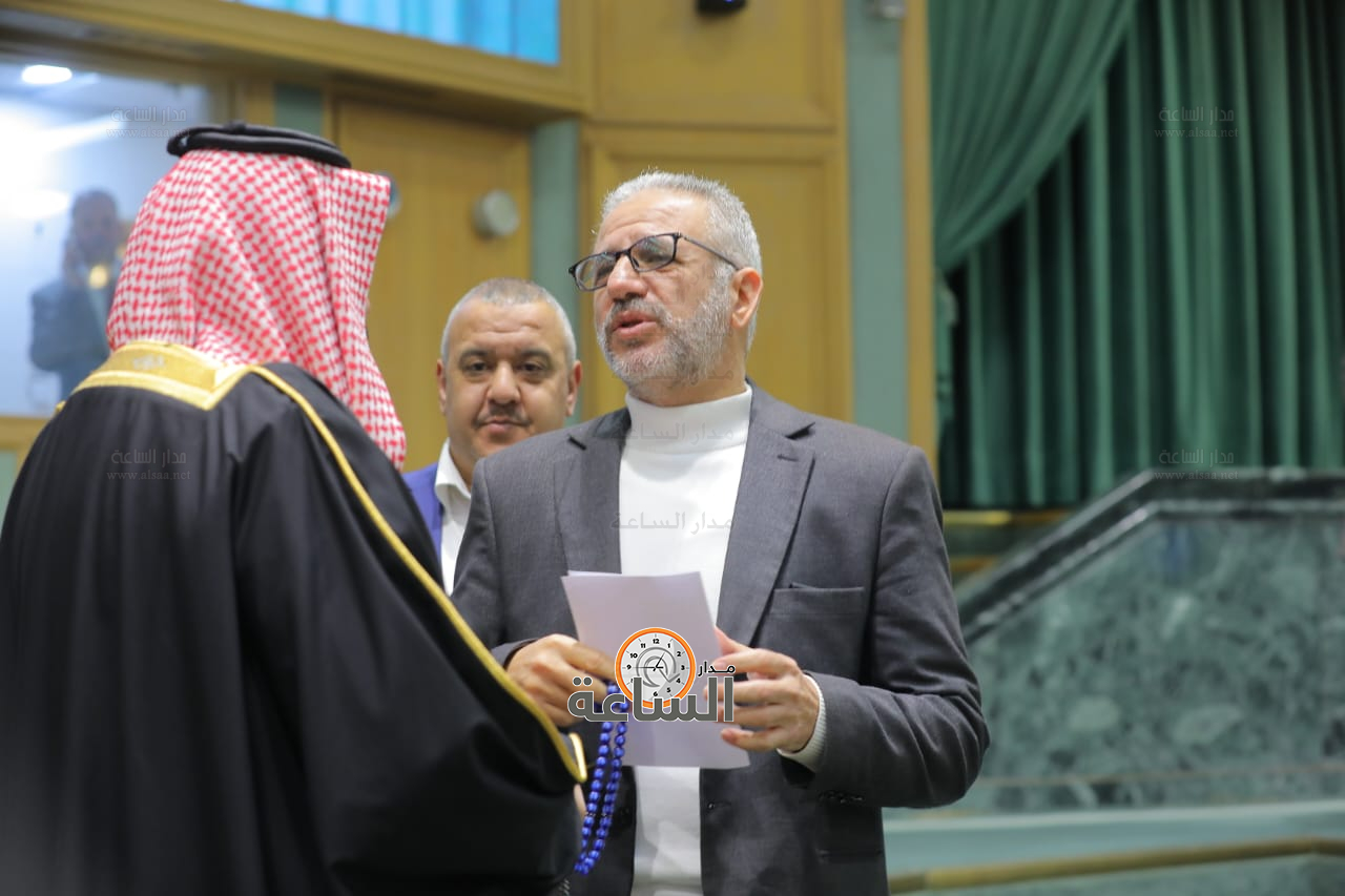 Madar Al-Saa Images 0.8179619861439611