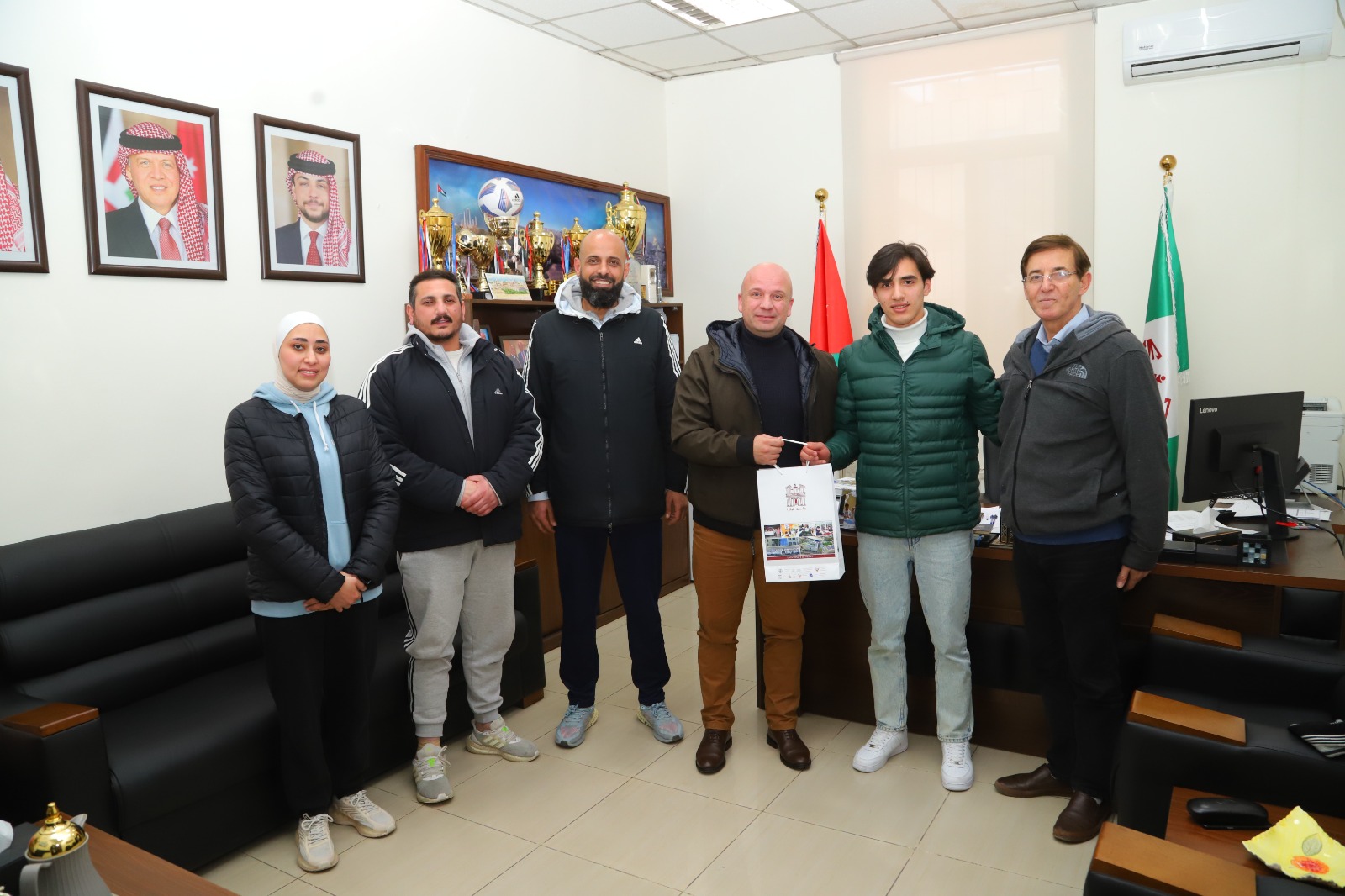 Madar Al-Saa Images 0.19537683348327683