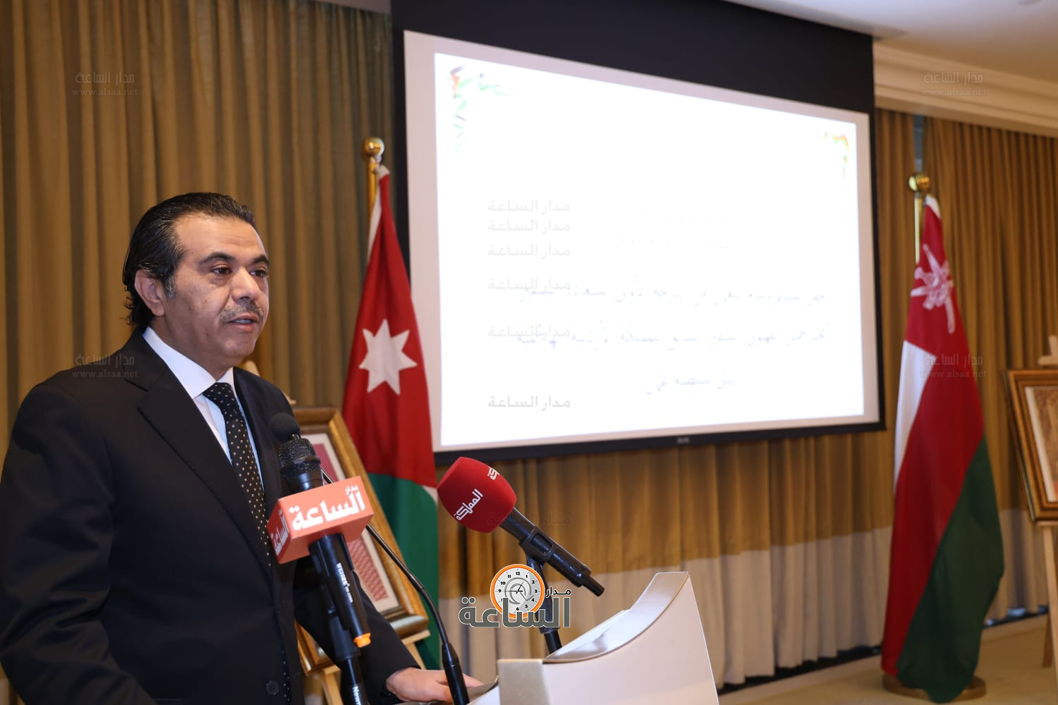 Madar Al-Saa Images 0.4409194899167024