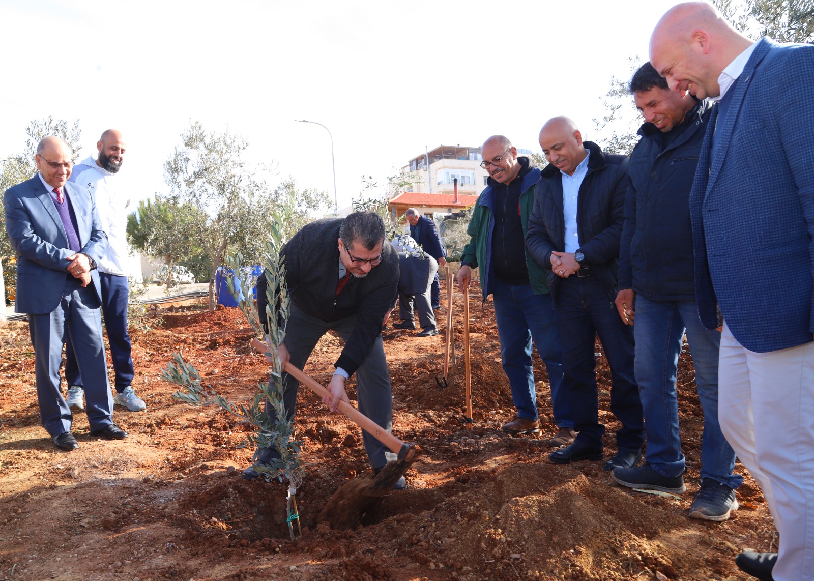 Madar Al-Saa Images 0.4068615489726215