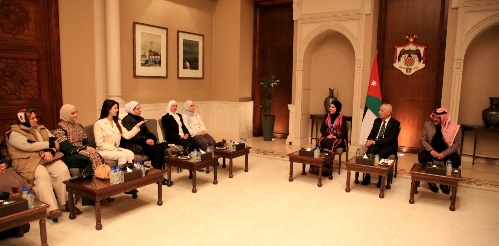 Madar Al-Saa Images 0.8249566568733016