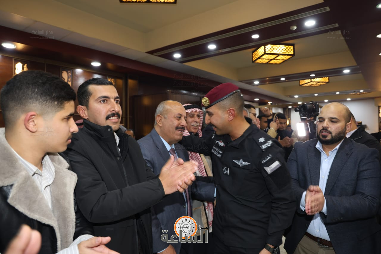 Madar Al-Saa Images 0.48137443431883087