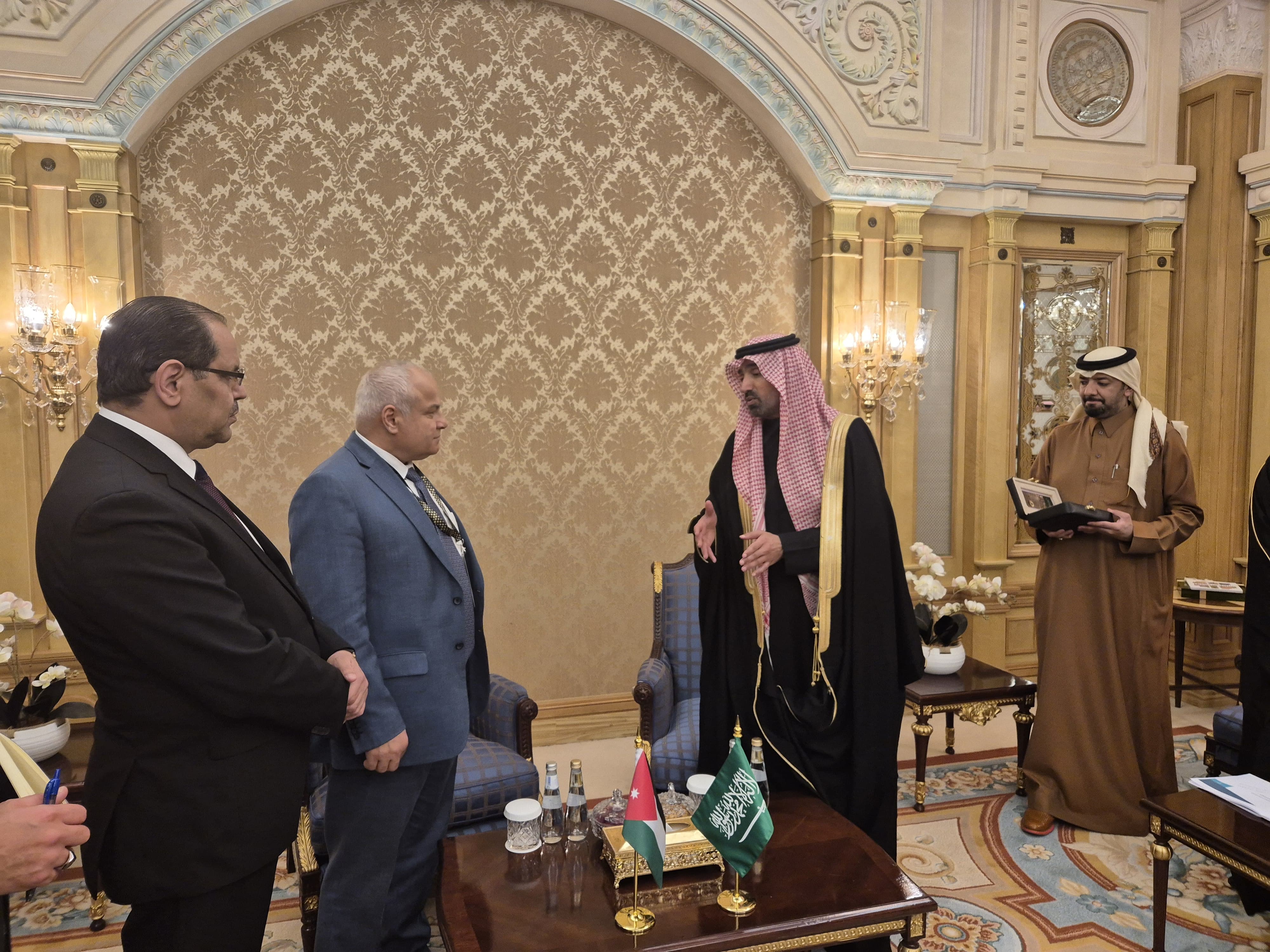 Madar Al-Saa Images 0.79854768256225