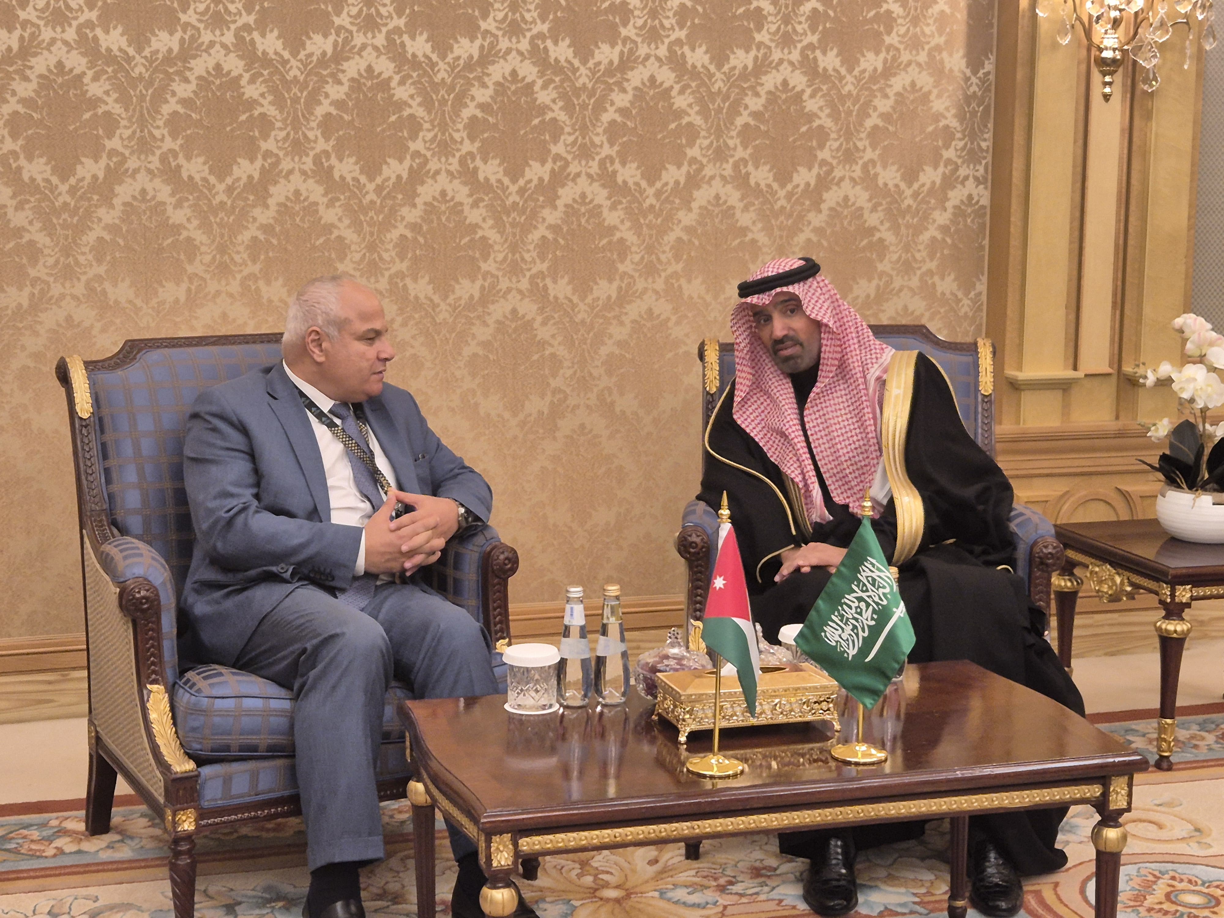 Madar Al-Saa Images 0.5353006116524517