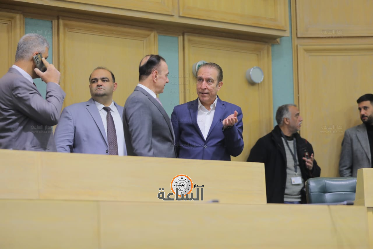 Madar Al-Saa Images 0.43806557301372084