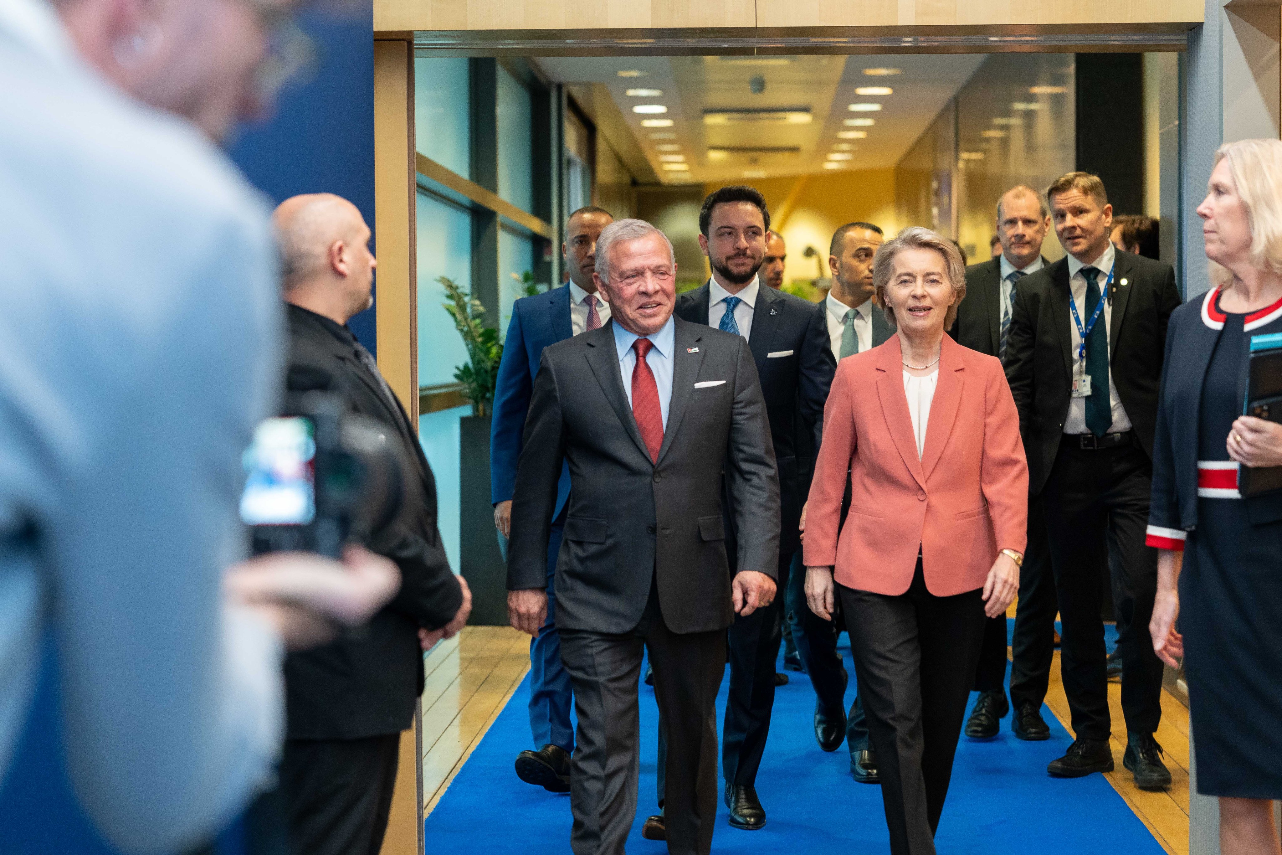 Madar Al-Saa Images 0.7717493393046733