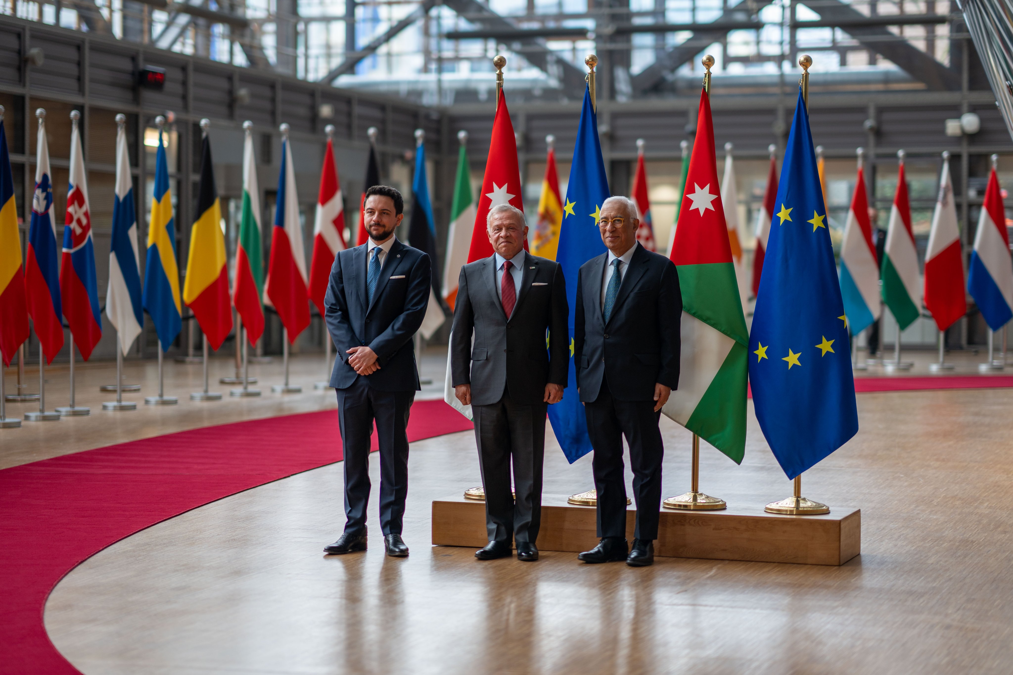 Madar Al-Saa Images 0.1677175666796844