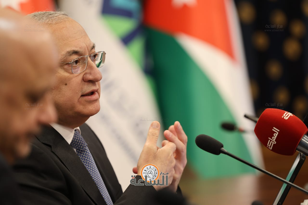 Madar Al-Saa Images 0.05077438338541174