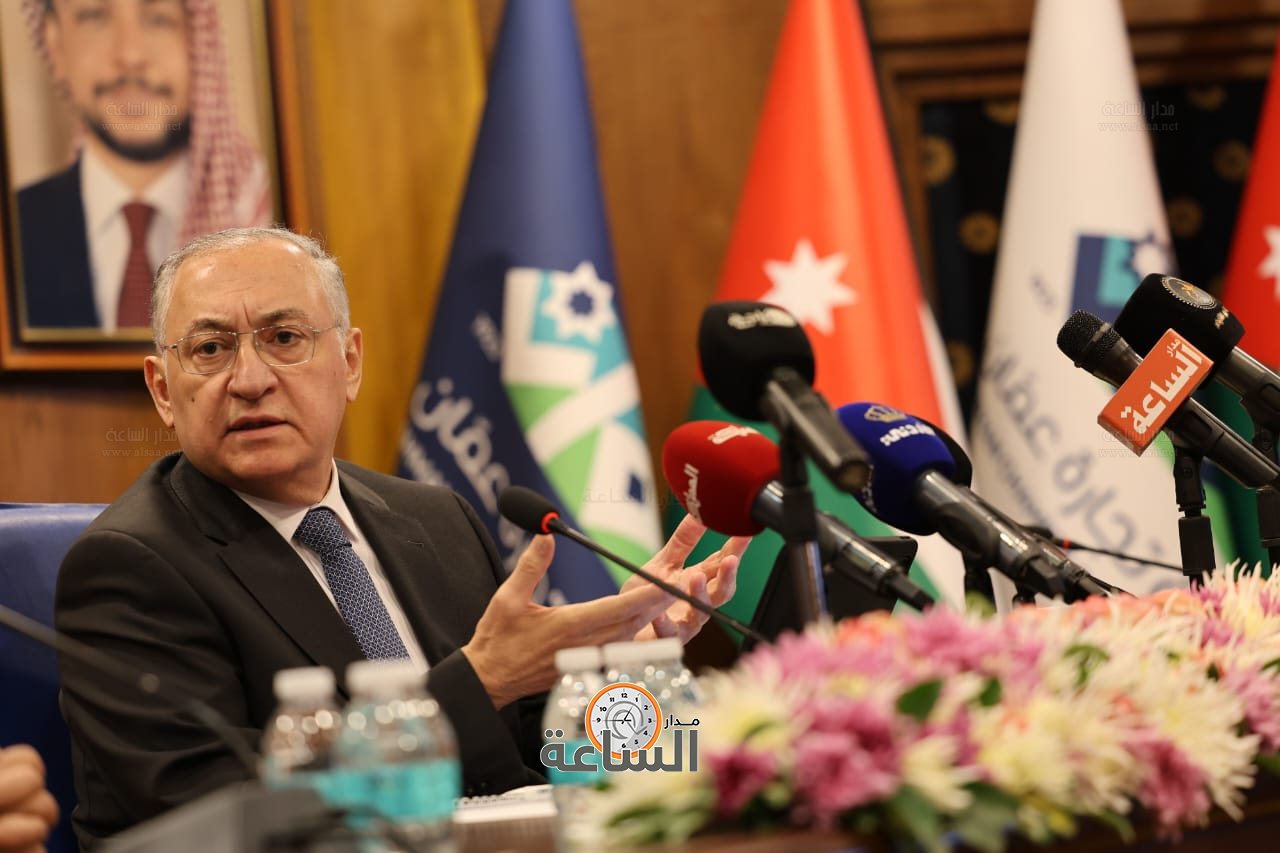 Madar Al-Saa Images 0.6051948245207059