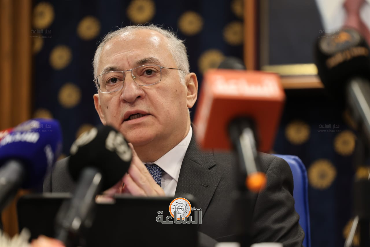 Madar Al-Saa Images 0.8349739106983789