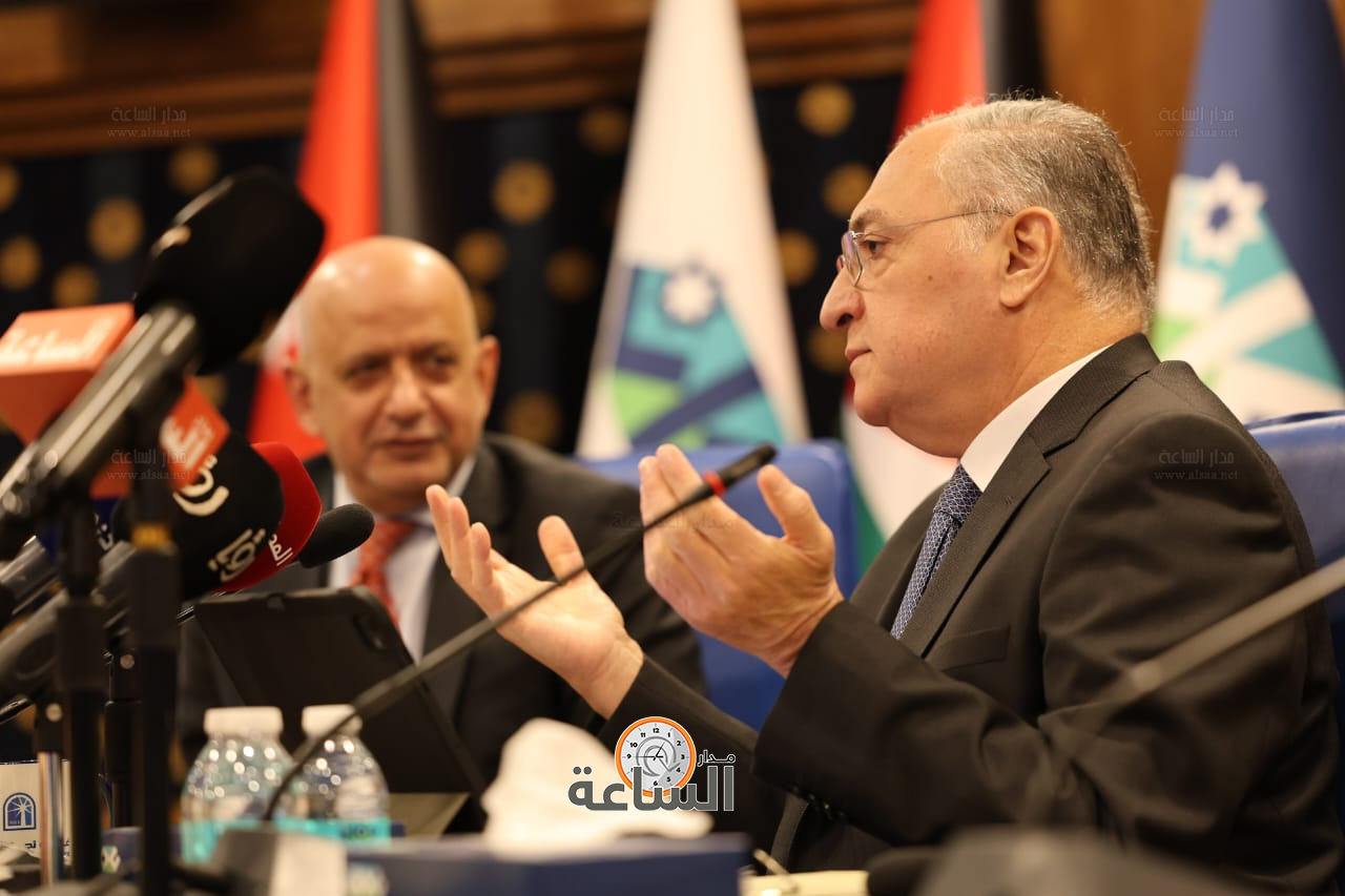 Madar Al-Saa Images 0.19437166235715986