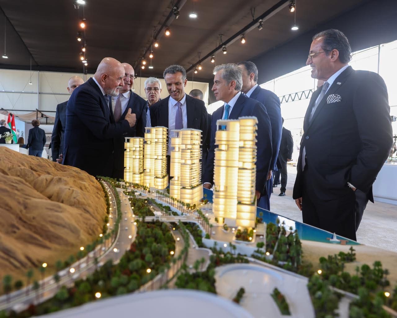 Madar Al-Saa Images 0.8155163726779221