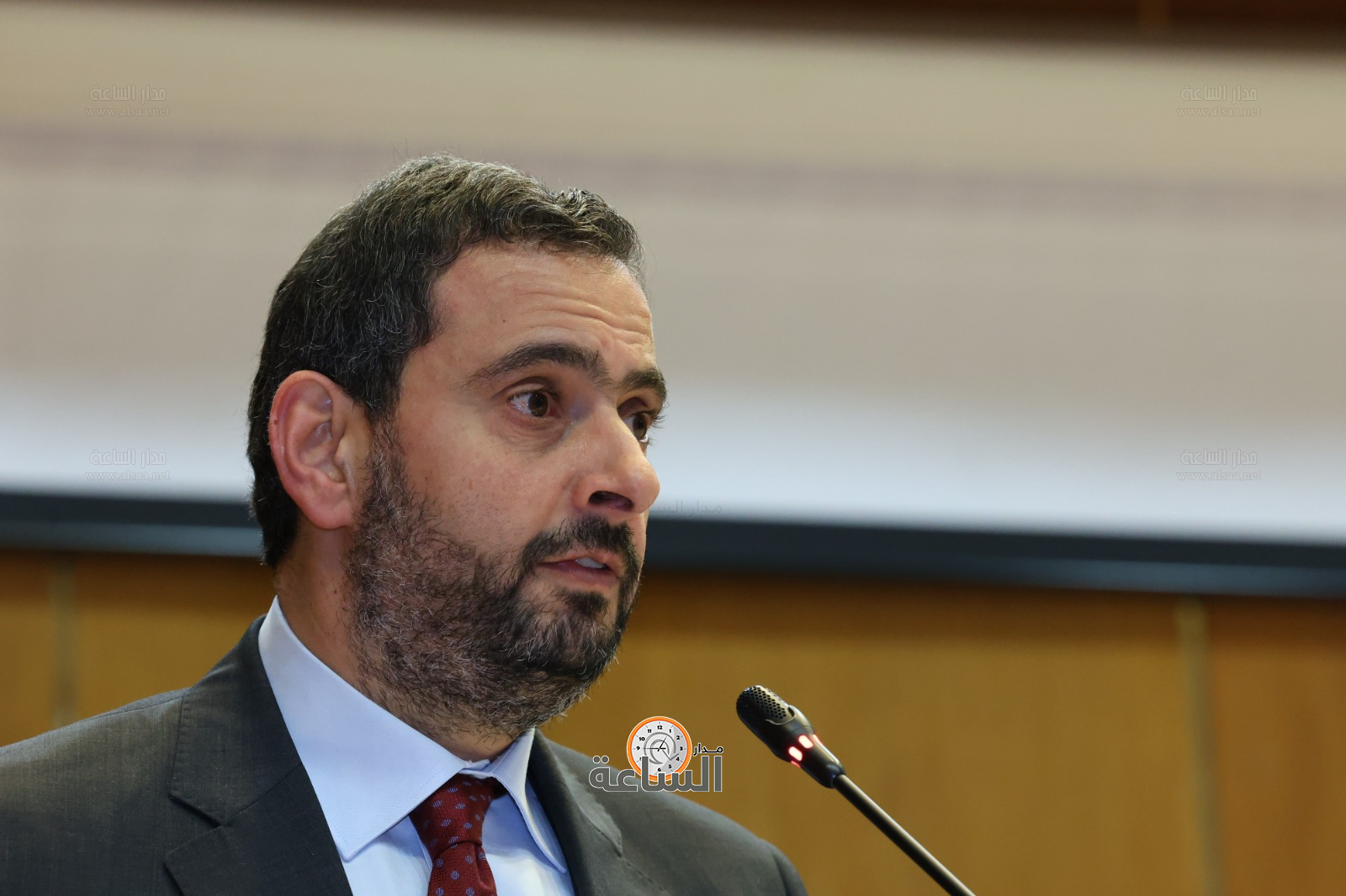 Madar Al-Saa Images 0.448145373417689