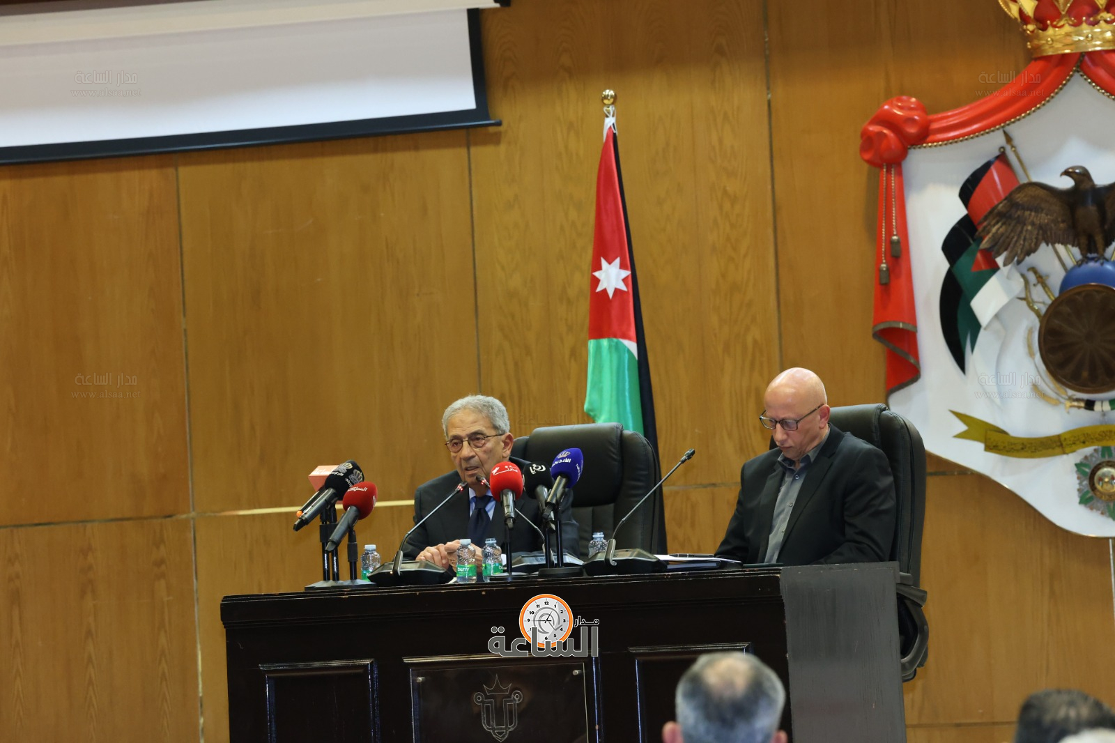 Madar Al-Saa Images 0.5684608929322168