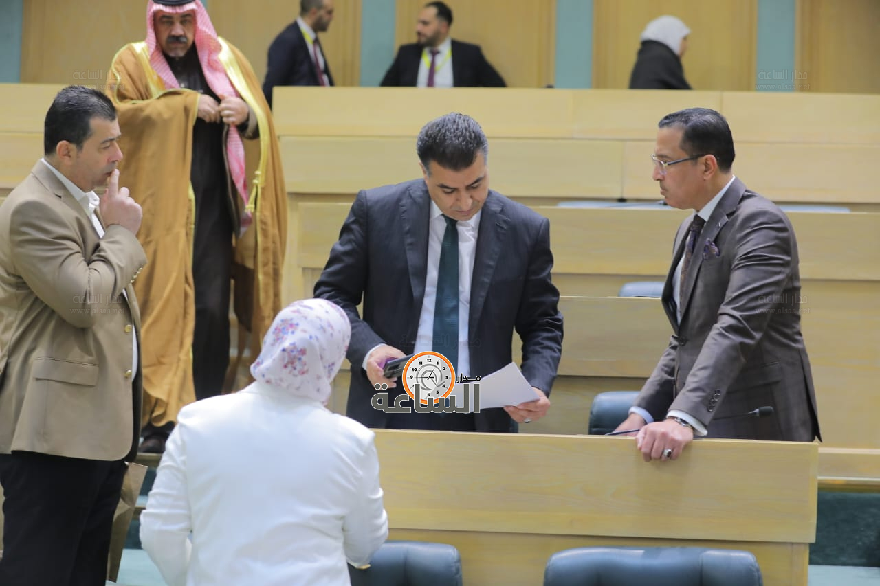 Madar Al-Saa Images 0.035394108587748496