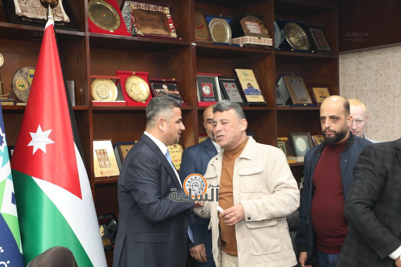 Madar Al-Saa Images 0.7043544568225197