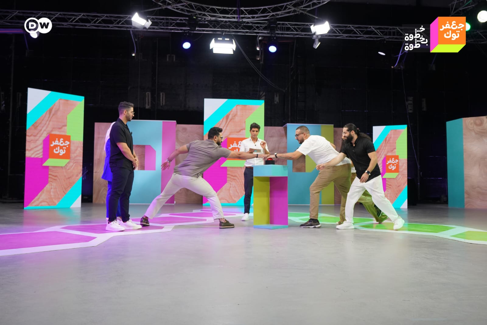 Madar Al-Saa Images 0.6907123524217971