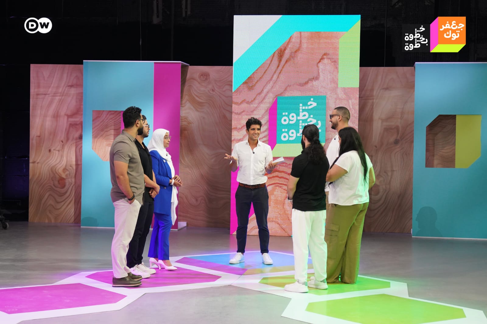 Madar Al-Saa Images 0.3052730139983688