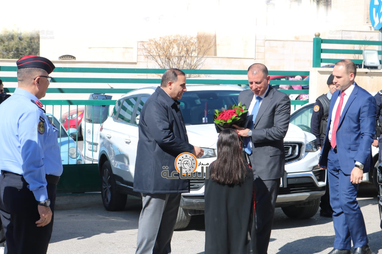 Madar Al-Saa Images 0.5884374380631885