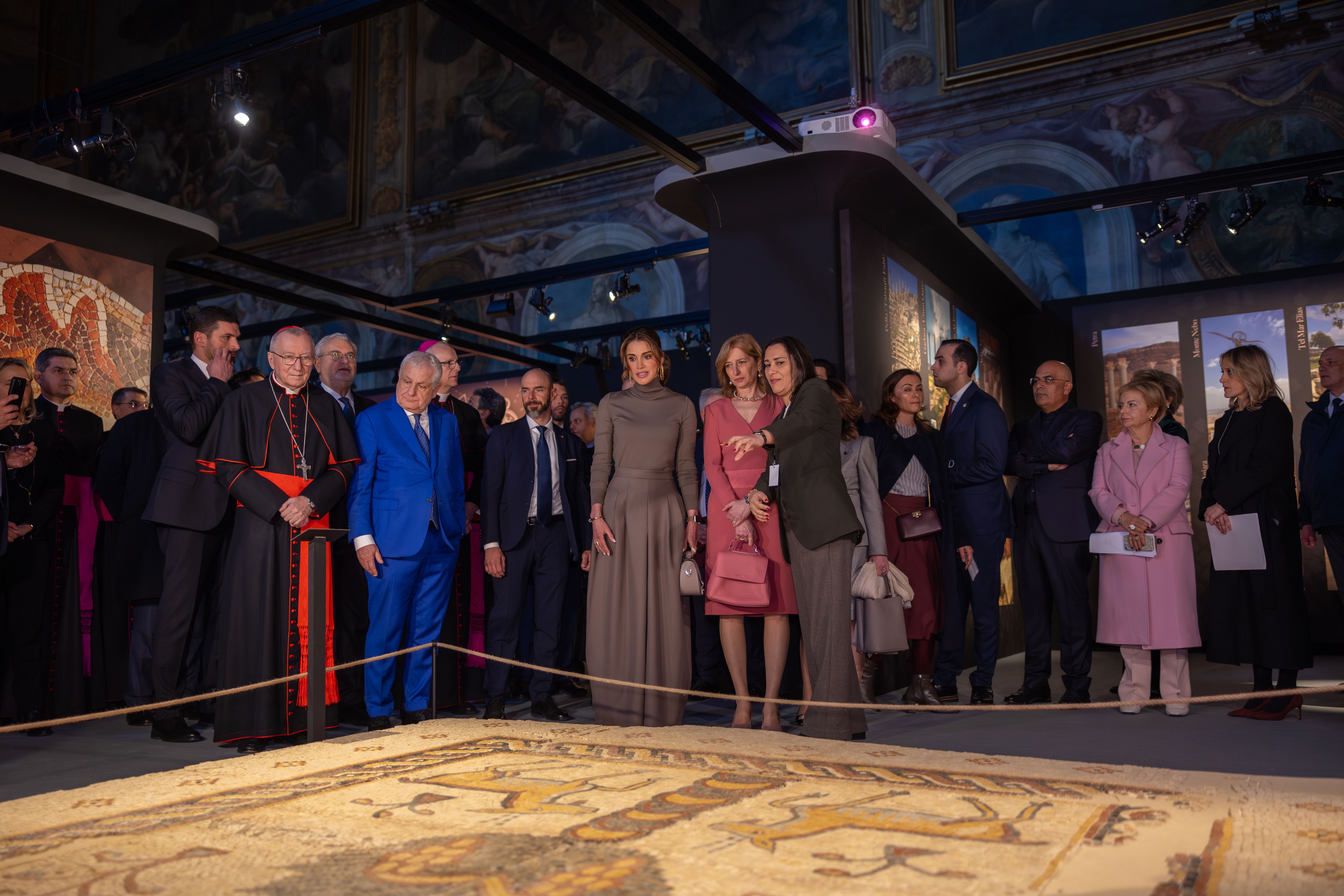 Madar Al-Saa Images 0.6907543584813869