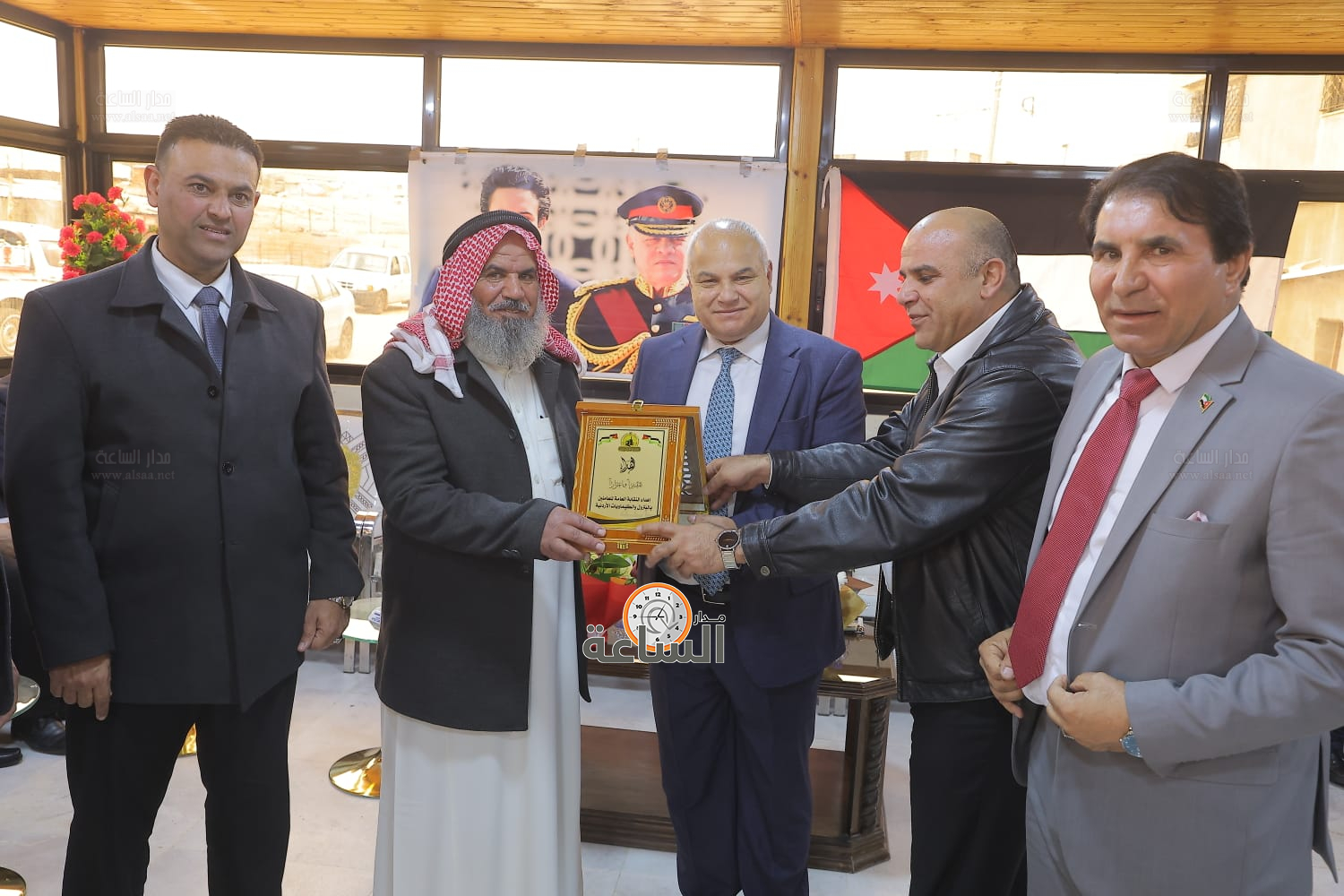 Madar Al-Saa Images 0.04439441752469597