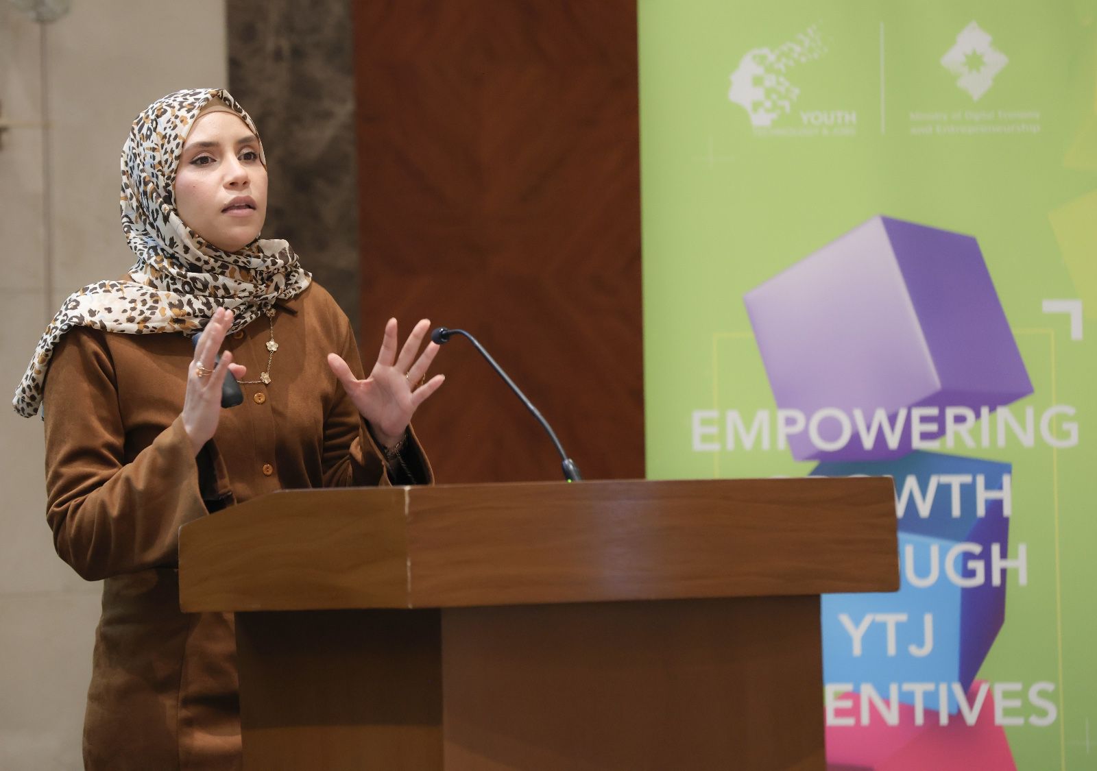 Madar Al-Saa Images 0.6874302477873375