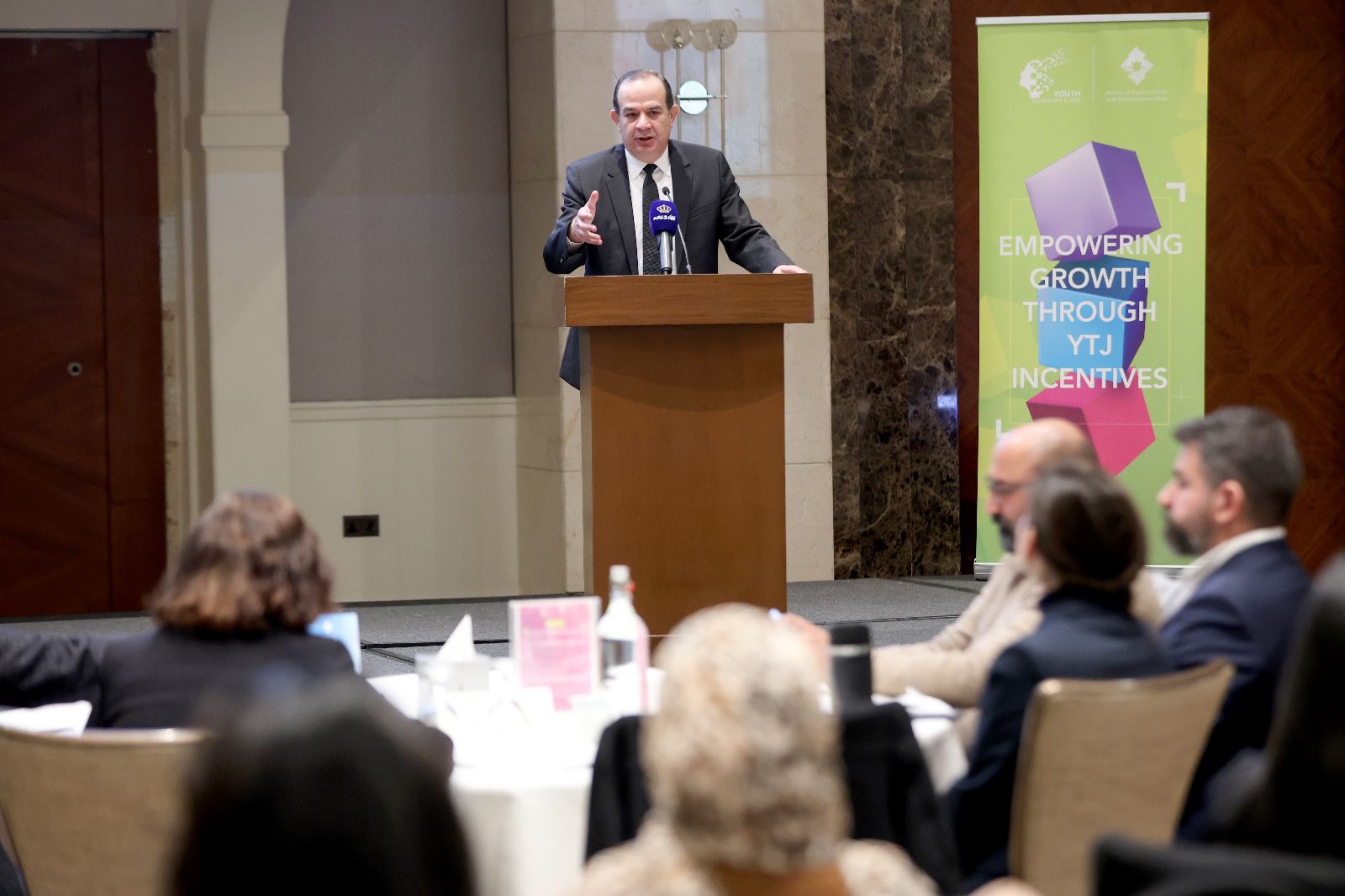 Madar Al-Saa Images 0.9634040118890312