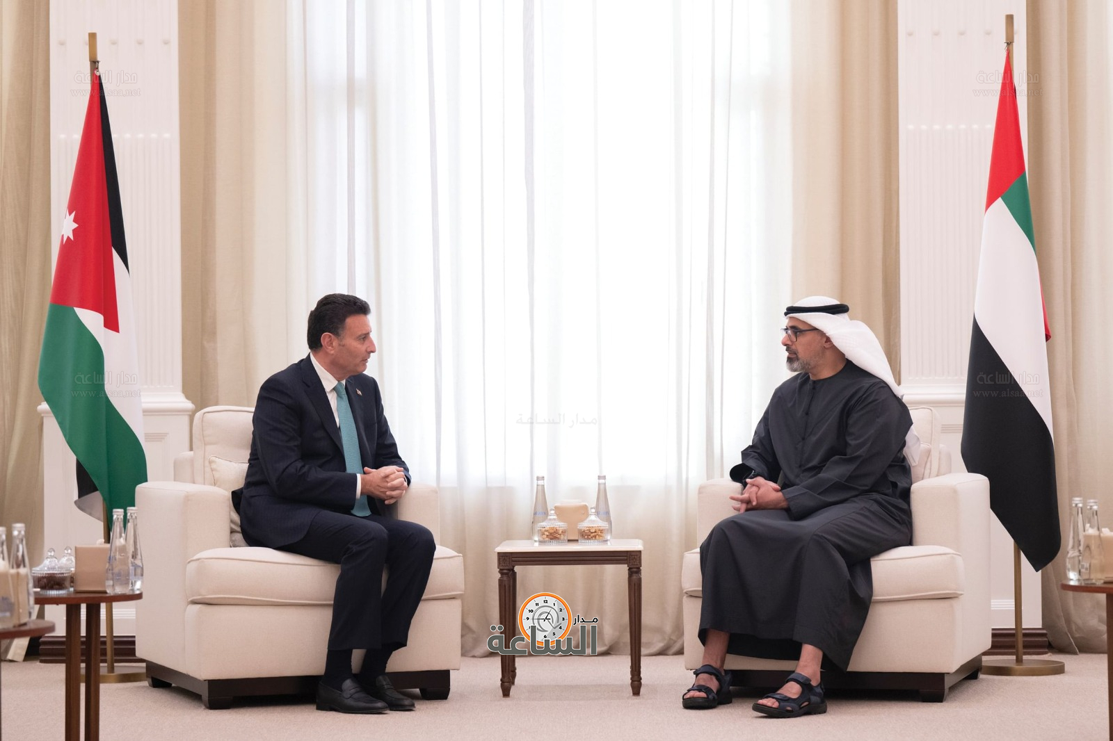 Madar Al-Saa Images 0.6873702554250767