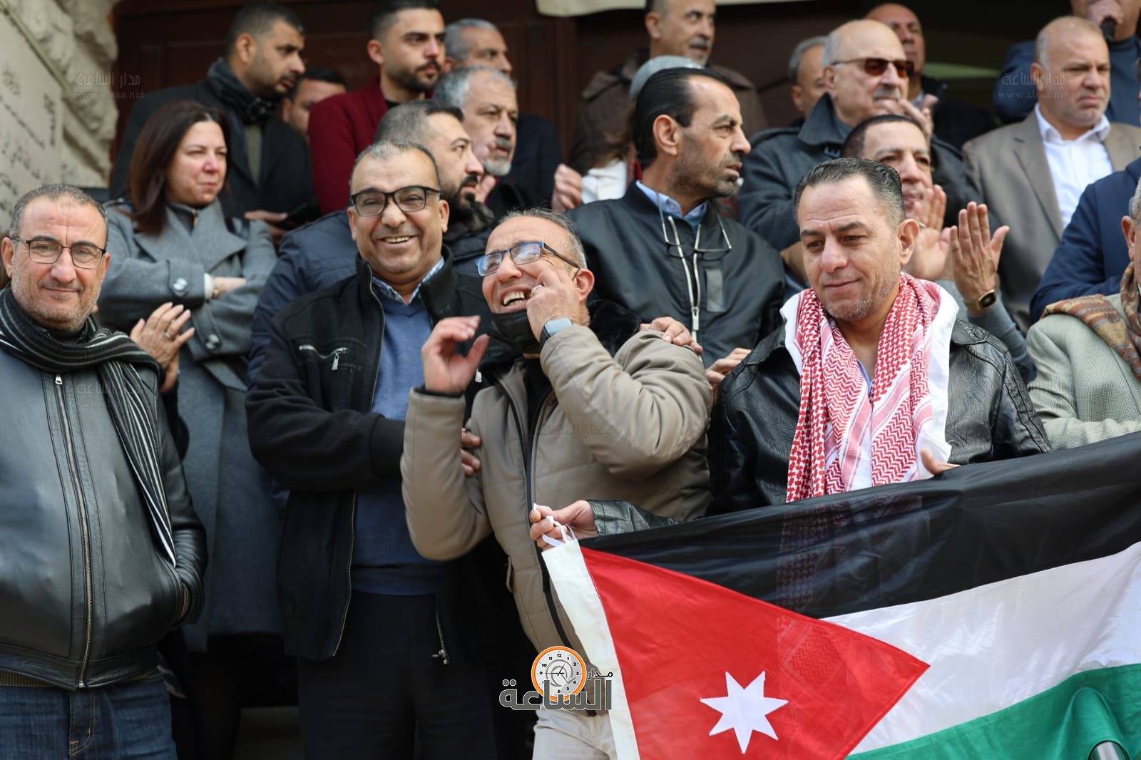 Madar Al-Saa Images 0.4528315395488216