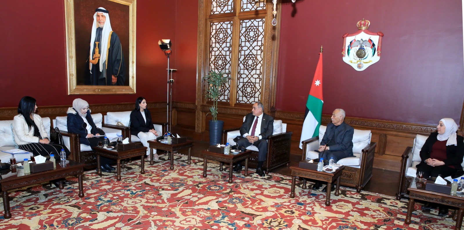 Madar Al-Saa Images 0.24755562540594078