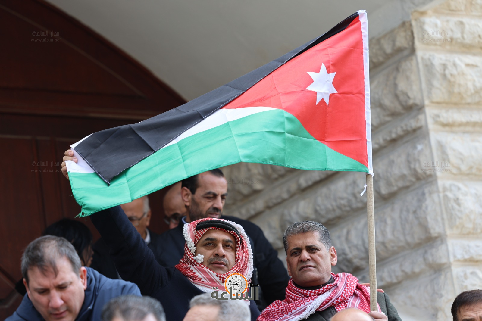 Madar Al-Saa Images 0.7912330355266133