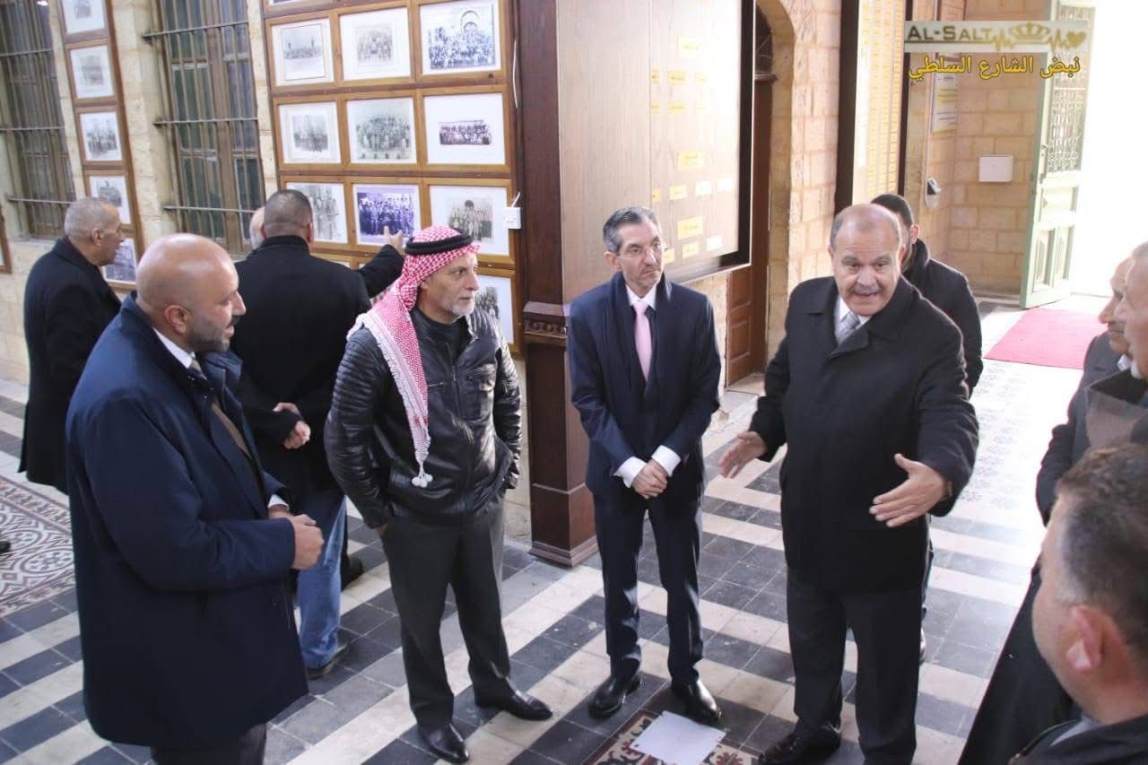 Madar Al-Saa Images 0.49461438376147515