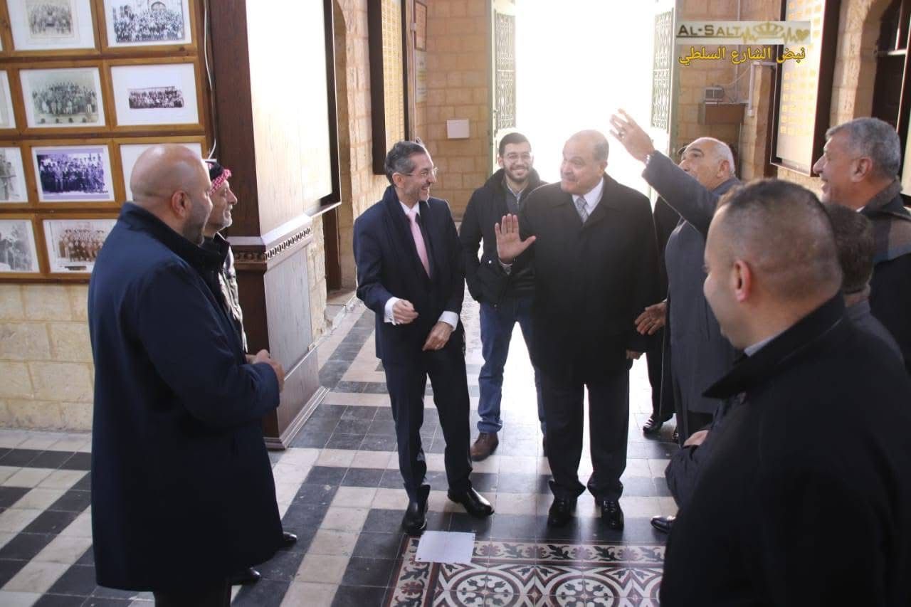 Madar Al-Saa Images 0.7768580413432098