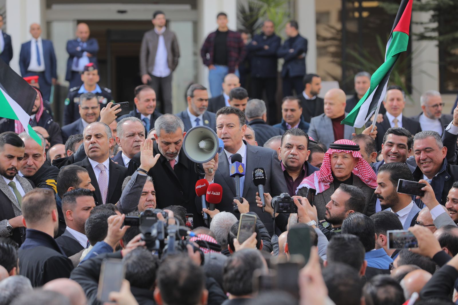 Madar Al-Saa Images 0.607955718081495