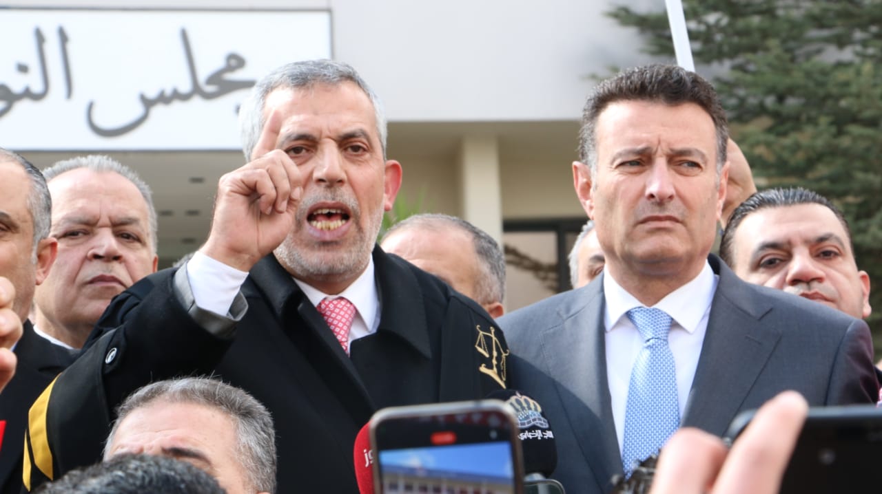 Madar Al-Saa Images 0.7462731624388705