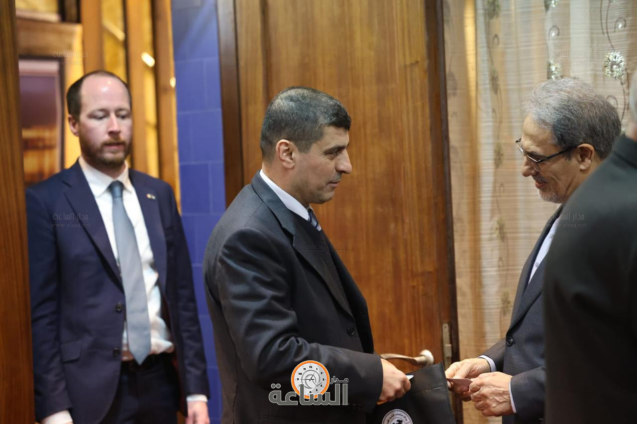 Madar Al-Saa Images 0.11947112674460136