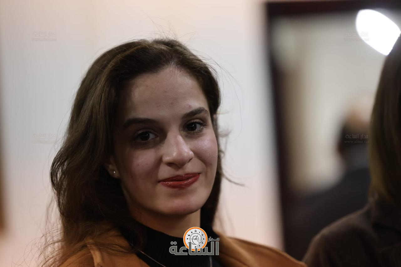 Madar Al-Saa Images 0.40022963004543