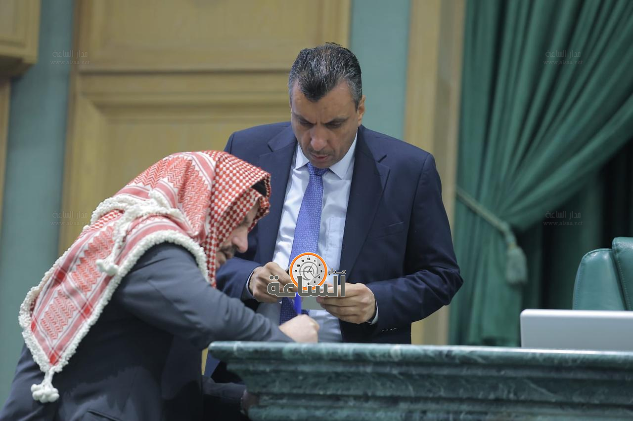 Madar Al-Saa Images 0.6640851685554203