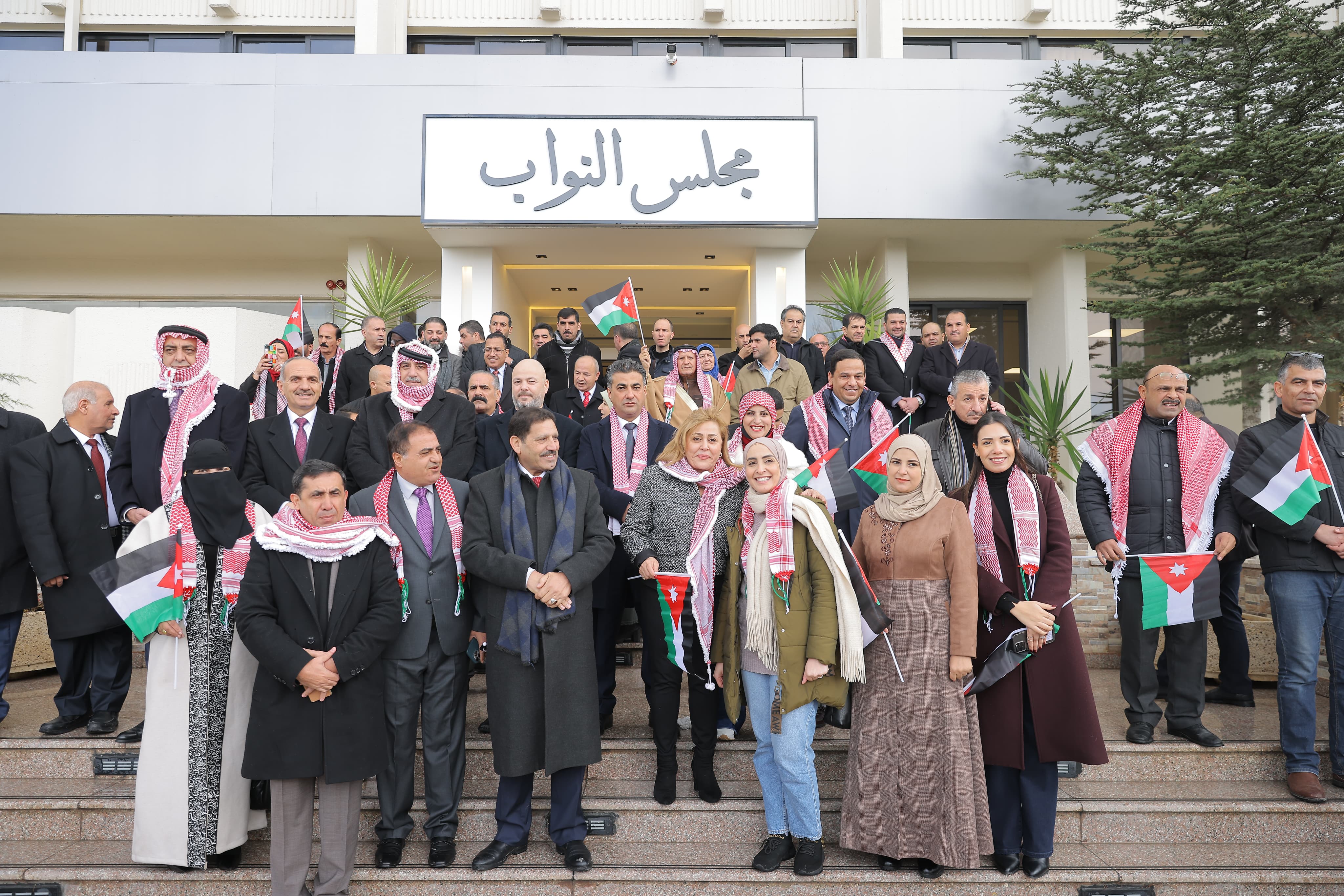 Madar Al-Saa Images 0.7504859676721687