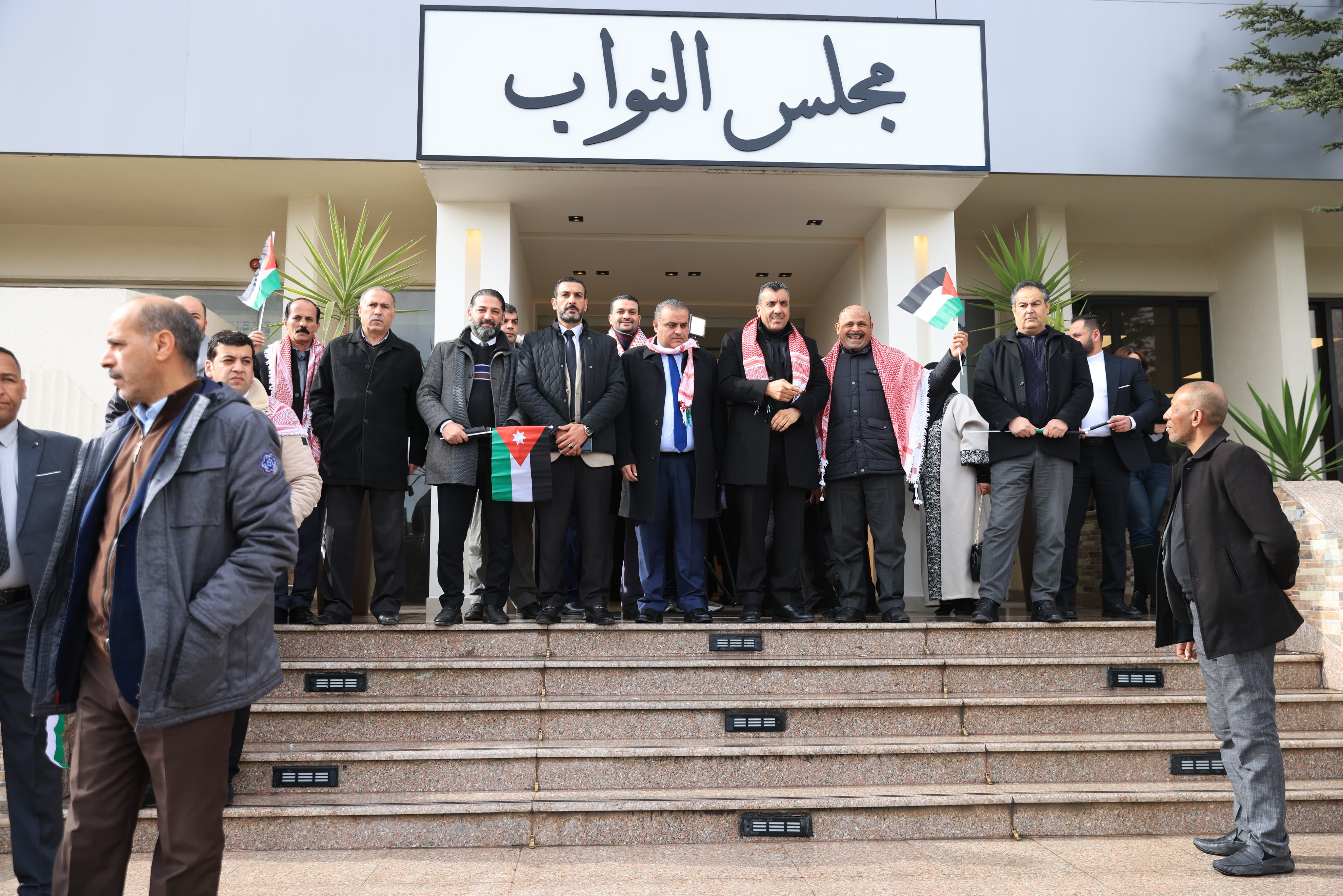 Madar Al-Saa Images 0.9841668834288686