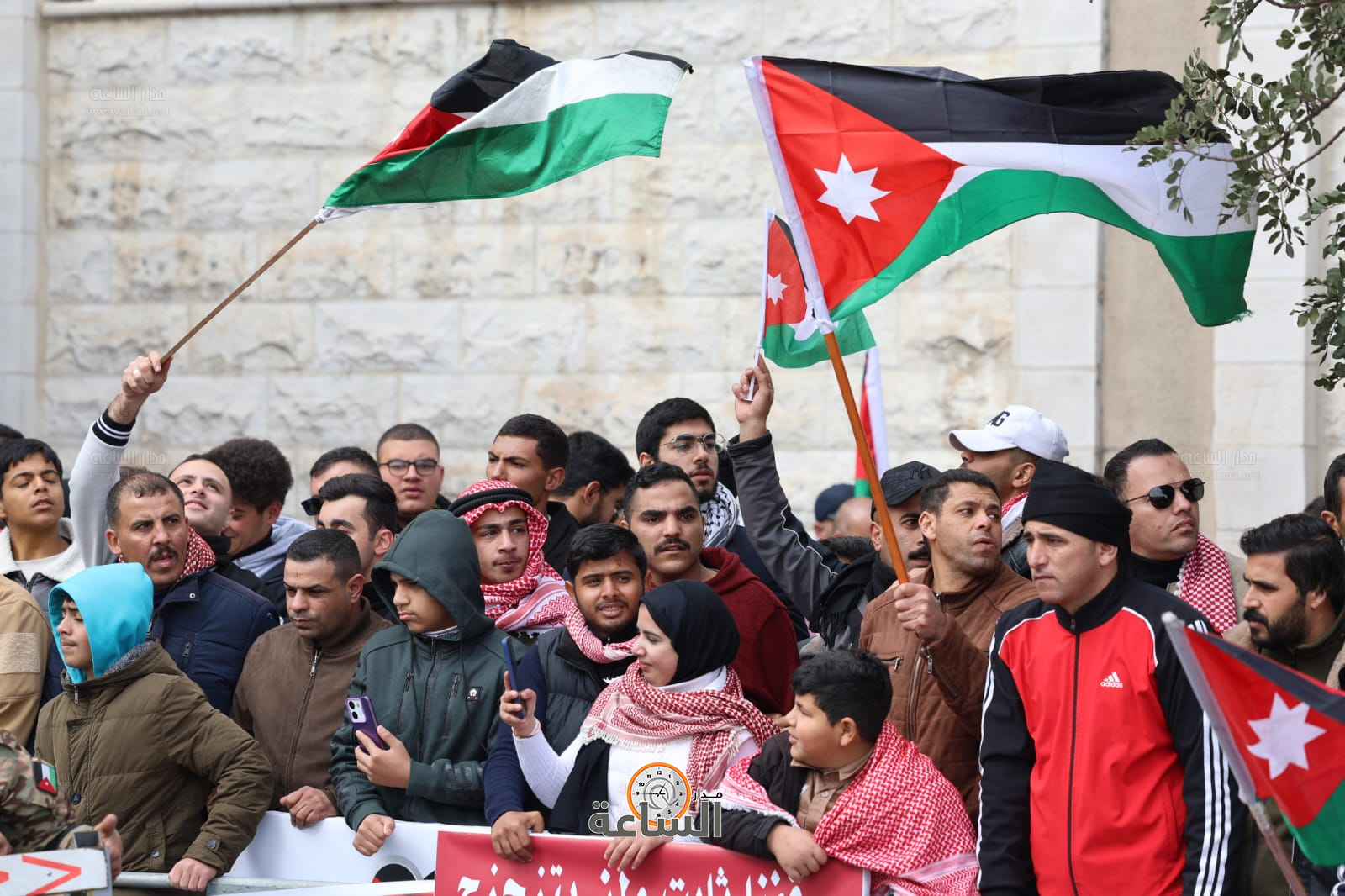 Madar Al-Saa Images 0.4136468429010376