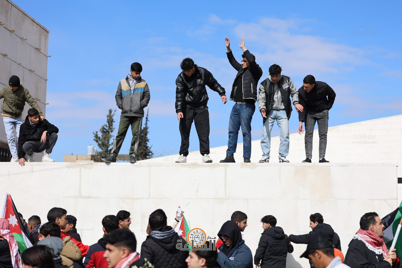 Madar Al-Saa Images 0.797951816582519