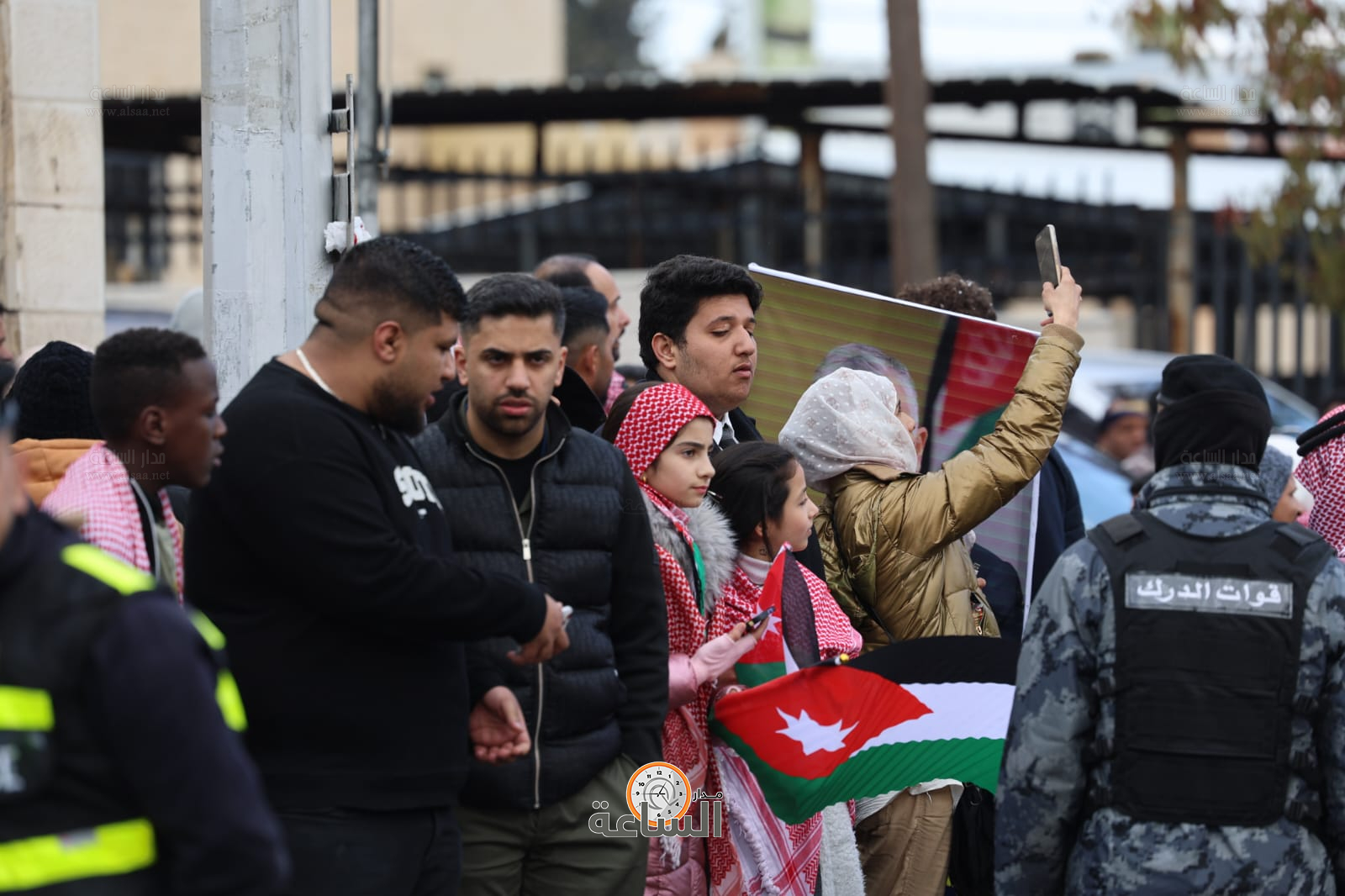 Madar Al-Saa Images 0.12415063004172189