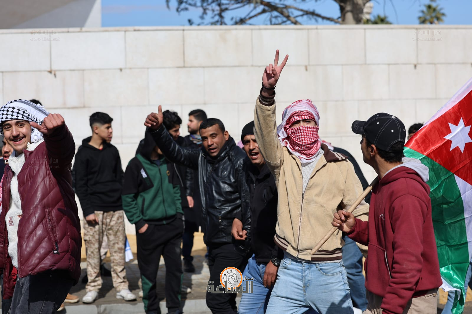 Madar Al-Saa Images 0.4208692110966241