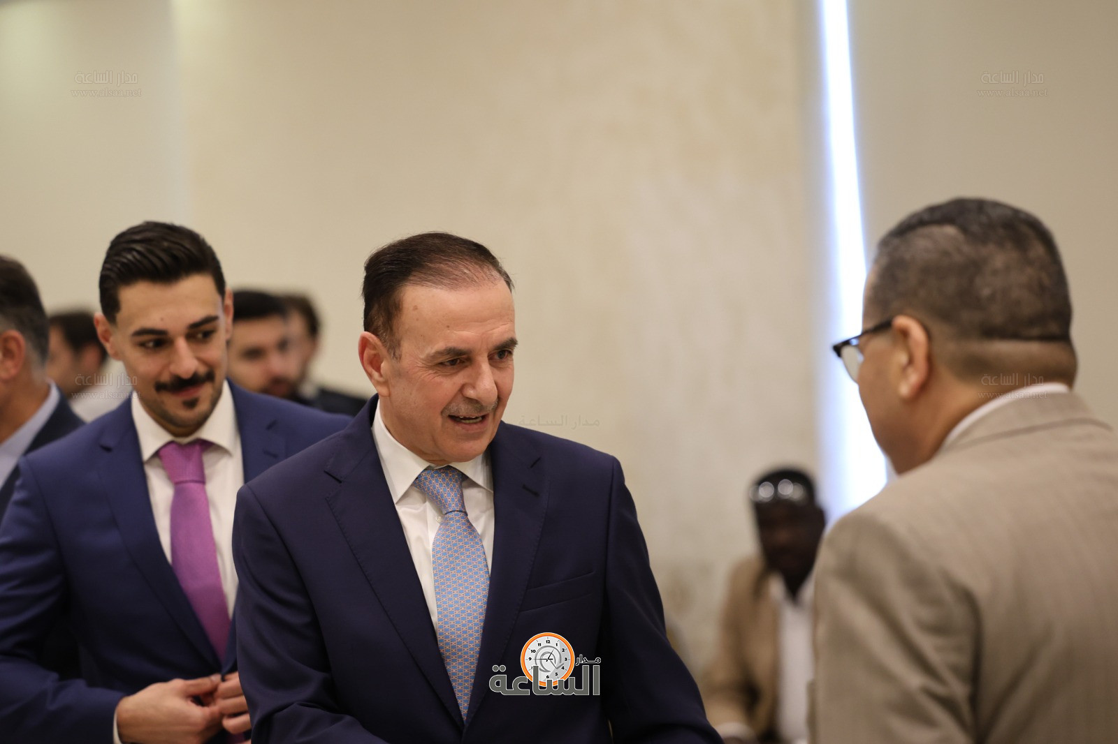 Madar Al-Saa Images 0.469785834629471