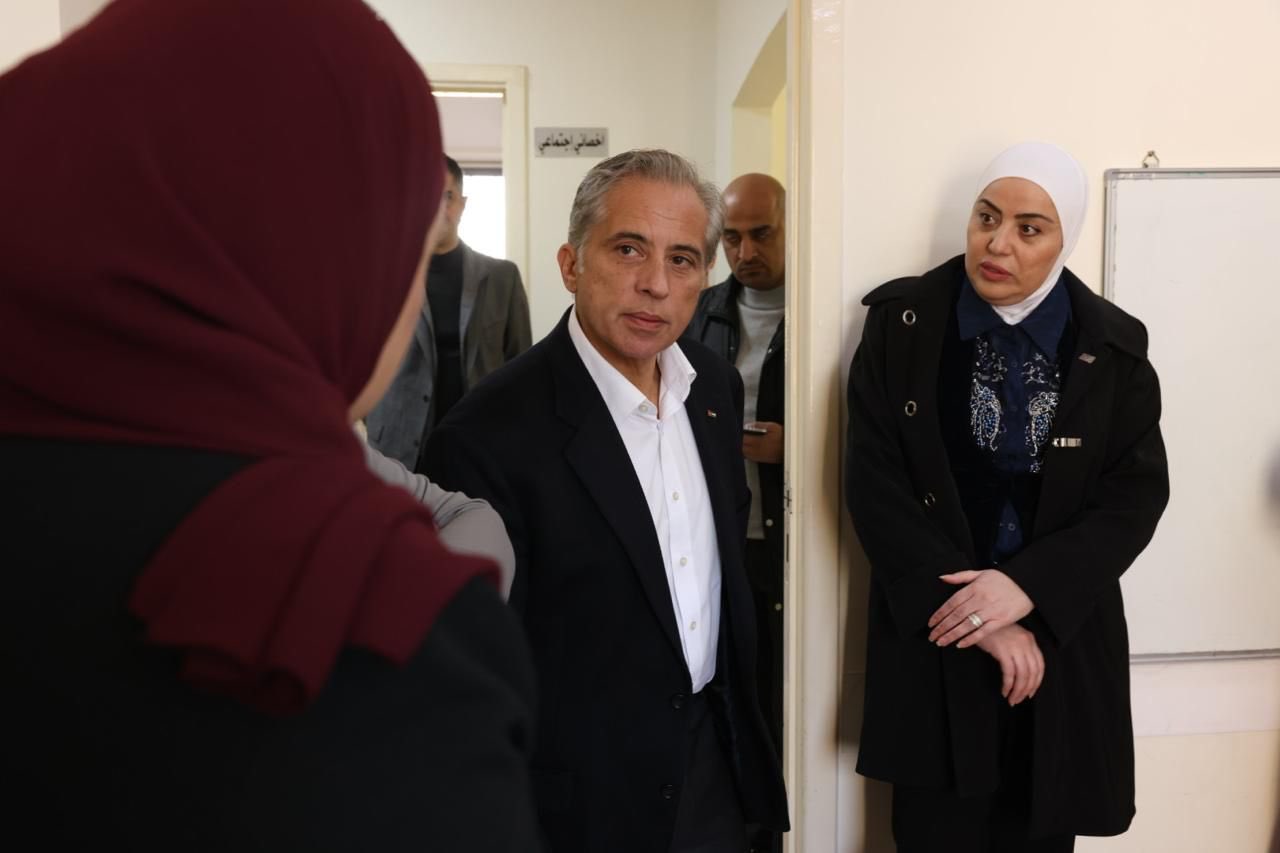 Madar Al-Saa Images 0.7550477196131373