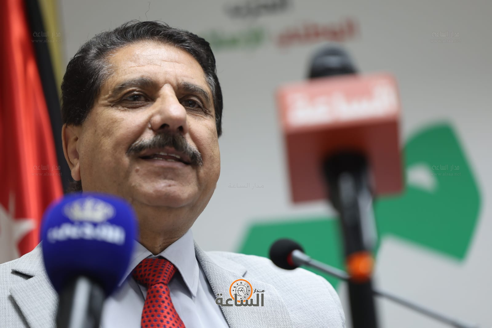 Madar Al-Saa Images 0.5892306691272233