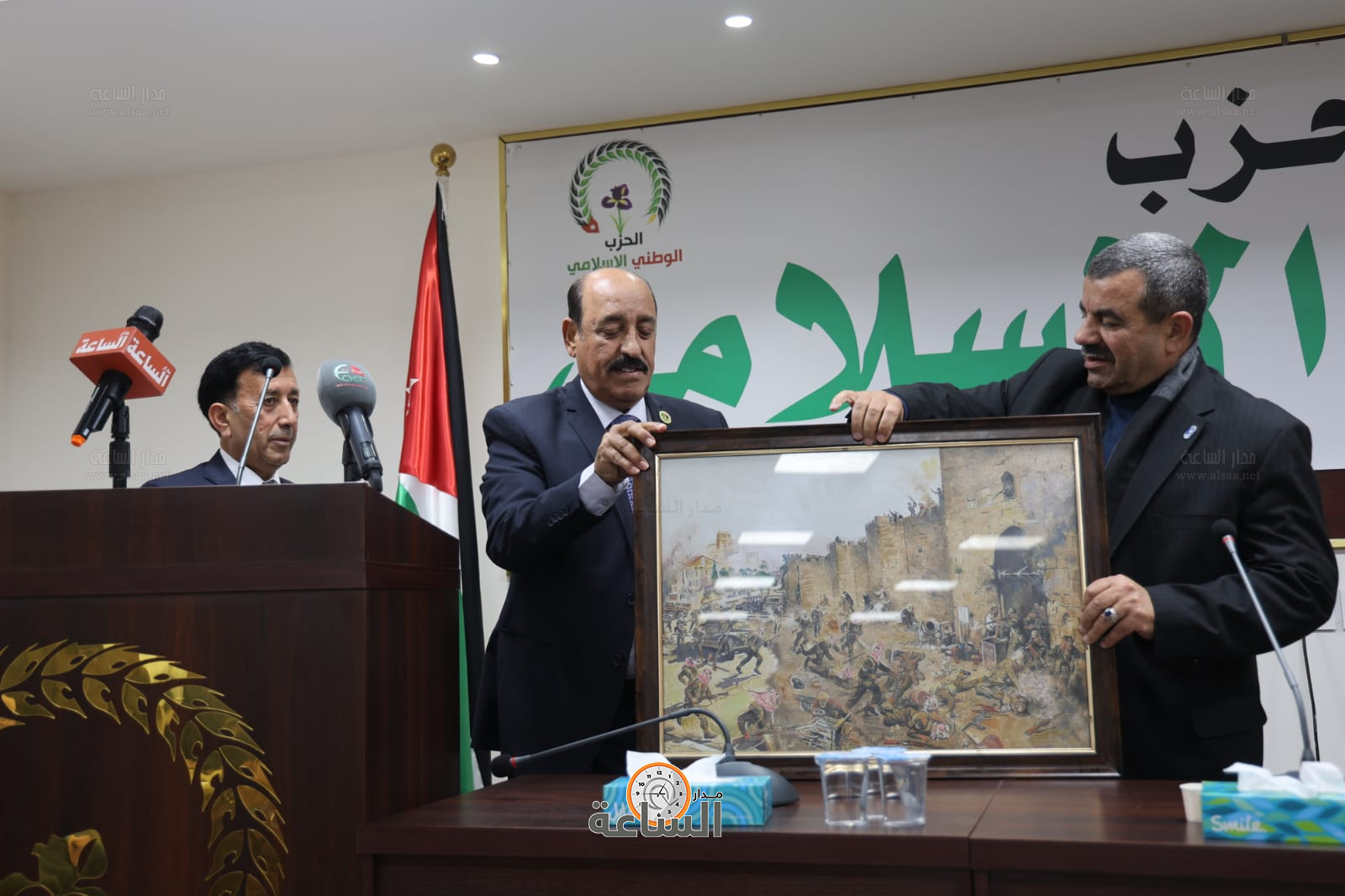 Madar Al-Saa Images 0.855318045115675