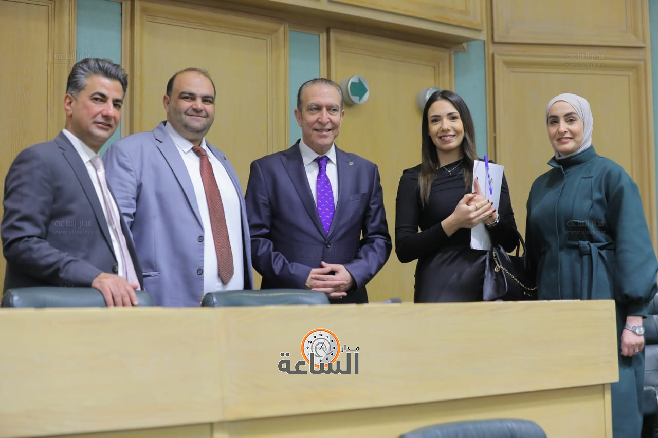 Madar Al-Saa Images 0.23349210742395154